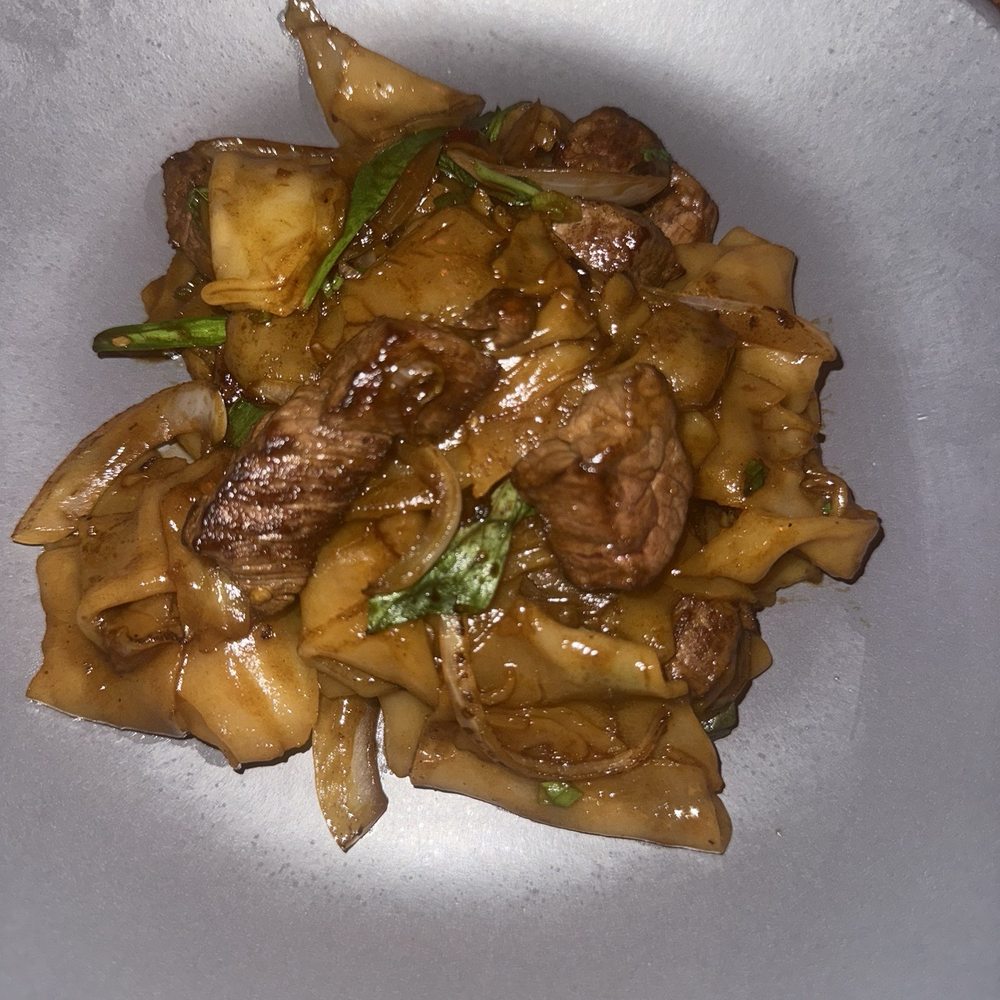 Lucky Tiger - Drunken noodles with beef - Asian Fusion Near Me - New York, New York Lucky Tiger - Drunken noodles with beef - Asian Fusion Near Me - New York, New York