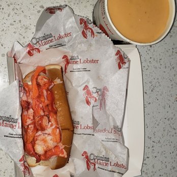 Cousins Maine Lobster - LOBSTER ROLL & BISQUE - Food Trucks Near Me - Pompano Beach, Florida