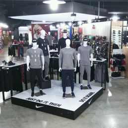 stores like shoe palace