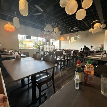 Mo Pho Mi - Restaurant tables - Vietnamese Near Me - Costa Mesa, California