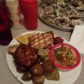 Awful Arthur's Oyster Bar - Mahi Mahi, shrimp, and crab cakes - Seafood Near Me - Kill Devil Hills, North Carolina