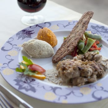 Le Carré Rouge - émincée de veau a la dijonnaise - French Near Me - Dijon, 21 Le Carré Rouge - émincée de veau a la dijonnaise - French Near Me - Dijon, 21