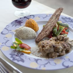 Le Carré Rouge - émincée de veau a la dijonnaise