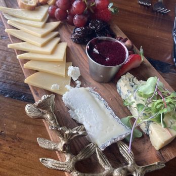 Black Bass Hotel - Cheese Plate - Hotels Near Me - Lumberville, Pennsylvania