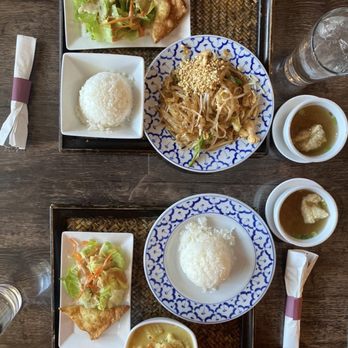 Sawasdee Thai Restaurant - yellow curry lunch special , Pad Thai Lunch Special - Thai Near Me - Sparks, Nevada