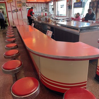 Union Dairy - a diner with red stools - Ice Cream & Frozen Yogurt Near Me - Freeport, Illinois