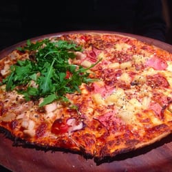Arthur's Pizza - Pollantro / Hawaiian Pizza