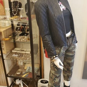 TTH Vintage Boutique - Stylish Mannequins + Jewelry - Thrift Stores Near Me - New York, New York TTH Vintage Boutique - Stylish Mannequins + Jewelry - Thrift Stores Near Me - New York, New York