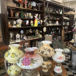Rooster Town Antique and Vintage Mall - Oil lamps and more