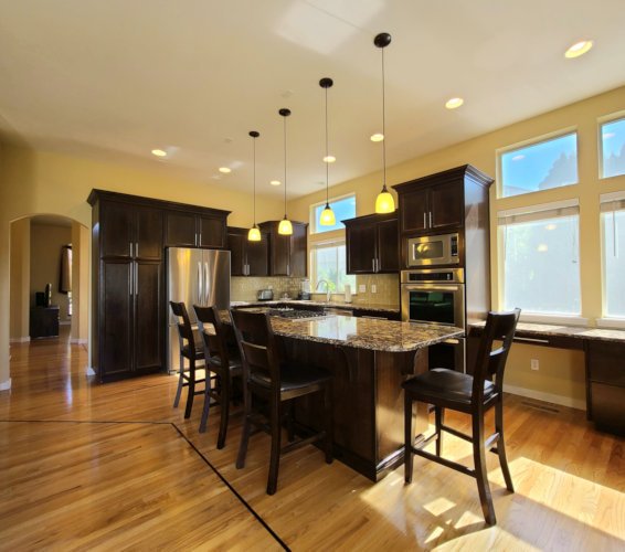 THE LANE REAL ESTATE TEAM Updated September 2024 25 Photos 1560