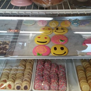 Sweet Temptations Bake Shop - Cookies! - Bakeries Near Me - Evanston, Illinois