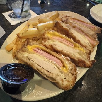 Bennigan's - World Famous Monte Cristo Sandwich - American Near Me - Elgin, Illinois
