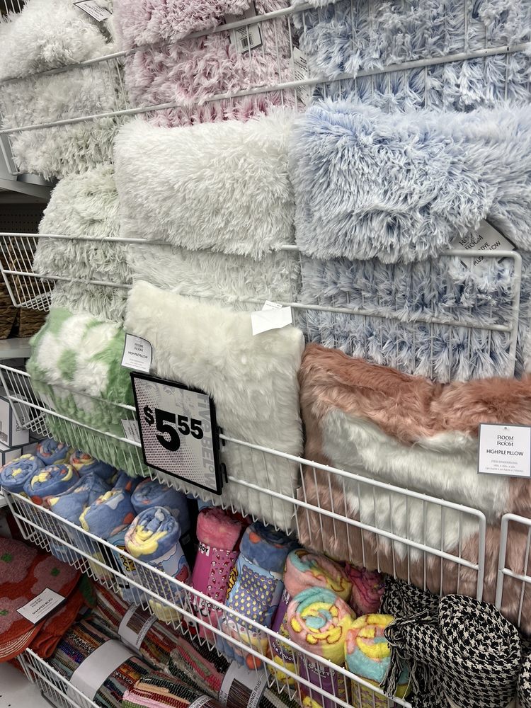 FIVE BELOW 7366 Bell Creek Rd, Mechanicsville, Virginia Cosmetics