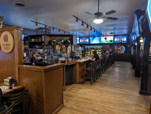 WINKING LIZARD - Updated June 2024 - 125 Photos & 190 Reviews - 1615