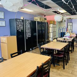 Lucky Straws Boba Tea Cafe - Seating