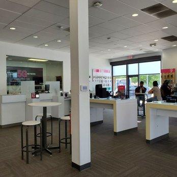 T-Mobile Experience Store - Mobile Phones Near Me - Plano, Texas