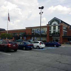 Kroger - Kroger ' s front entrance