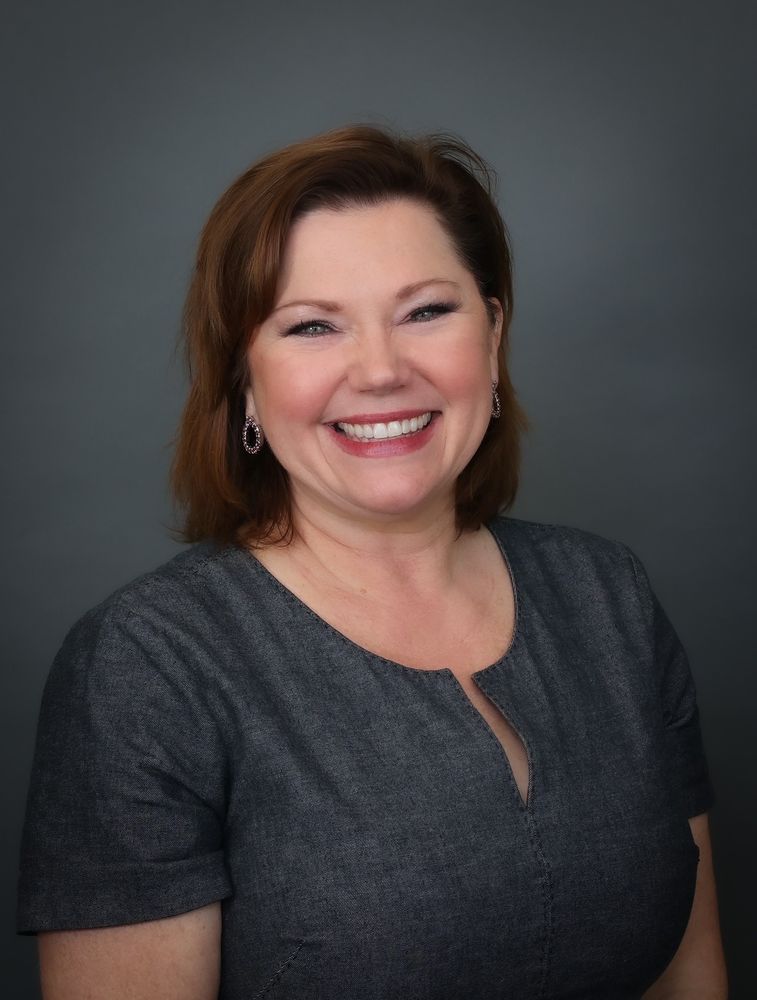 LISA AVERY HOWARD HANNA 3674 Commerce Pl, Hamburg, New York Real