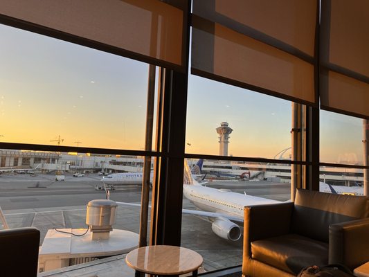 United Polaris Lounge by null