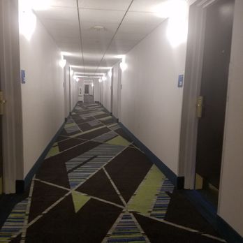 Comfort Inn Paramus - Hackensack - Hallway, checking out the new carpet - Hotels Near Me - Paramus, New Jersey