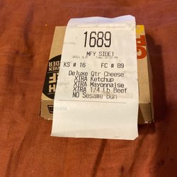 NO BUN. IT SAYS NO BUN ON TOP OF A BOX OF BUNNED BURGERS. This is so disrespectful. I didn't ask for plain buns wtf. People got allergies.