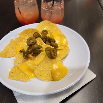 Drury Inn & Suites Springfield, IL - Complimentary nachos - Hotels Near Me - Springfield, Illinois Drury Inn & Suites Springfield, IL - Complimentary nachos - Hotels Near Me - Springfield, Illinois