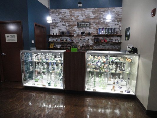 Ayr Cannabis Dispensary Hometown - Adult Use Reviews AYR CANNABIS DISPENSARY 4440 BROADWAY - ADULT AND MEDICAL USE - Updated
