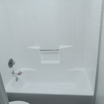 TubPros - Upstairs Bath and Shower area after being refinished. - Refinishing Services Near Me - Menifee, California TubPros - Upstairs Bath and Shower area after being refinished. - Refinishing Services Near Me - Menifee, California
