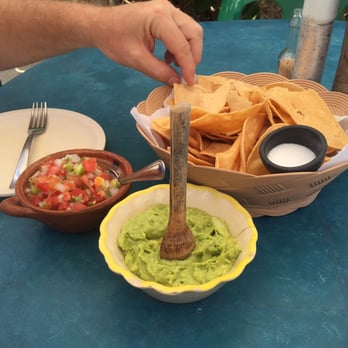 Coconuts Bar & Grill - Homemade guacamole with chips and spicy salsa - Bars Near Me - Cozumel, ROO