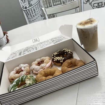 2d Restaurant - brown sugar brûlée iced coffee with strawberry,matcha,churro, and triple chocolate mocha donuts - Donuts Near Me - Chicago, Illinois 2d Restaurant - brown sugar brûlée iced coffee with strawberry,matcha,churro, and triple chocolate mocha donuts - Donuts Near Me - Chicago, Illinois