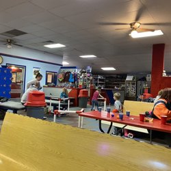 Gem Roller Rink - Skate rental