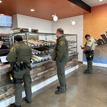 Randy’s Donuts - Shortest line in first 5 days !!! - Coffee & Tea Near Me - San Diego, California