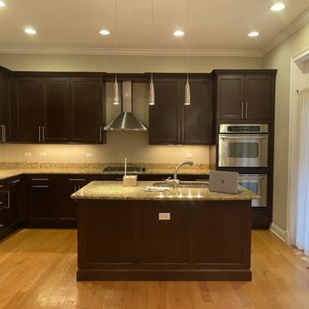 AllTech1 Painting and Services - Kitchen before work was done - Painters Near Me - Chicago, Illinois