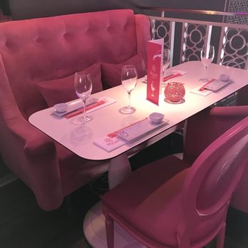 Miss Sushi - Pink and gray velvet seating. Such adorable decor. I want my bedroom to look like thiS! - Sushi Bars Near Me - Madrid, M Miss Sushi - Pink and gray velvet seating. Such adorable decor. I want my bedroom to look like thiS! - Sushi Bars Near Me - Madrid, M