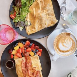 @eat_with_lily (food IG & tiktok)  Bonjour Crepe Chicken and Gruyere Cheese Crepe