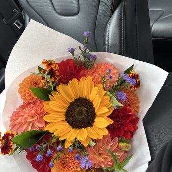 Fresh Flower Farm - Florists Near Me - Auburn, Washington Fresh Flower Farm - Florists Near Me - Auburn, Washington