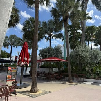 Salt & Straw - Outside seating - Ice Cream & Frozen Yogurt Near Me - Miami Beach, Florida