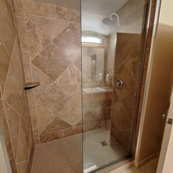 Mirabeau Park Hotel - Shower - Hotels Near Me - Spokane Valley, Washington Mirabeau Park Hotel - Shower - Hotels Near Me - Spokane Valley, Washington
