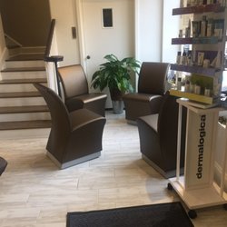Sadona Salon + Spa - Small seating area in the front.