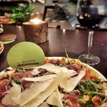 Il Mondo - Pizza mit Ruccola, Parmaschinken & frisch gehobelten Parmesan - Pizza Near Me - Cologne, NW