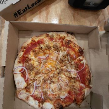 550 Pizzaria  - Sausage and onion - Pizza Near Me - Aztec, New Mexico