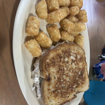 The Market Restaurant - Tuna melt with tater tot's - American Near Me - Sanford, Florida The Market Restaurant - Tuna melt with tater tot's - American Near Me - Sanford, Florida