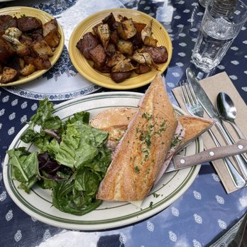 La Note - Baguette Jambon-Gruyere, side order of Rosemary - Garlic Homefries - French Near Me - Berkeley, California