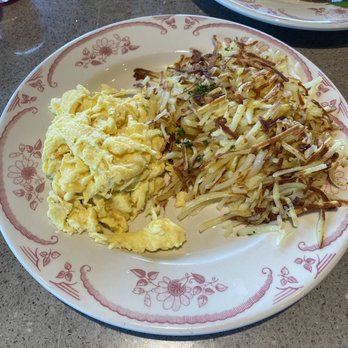 Another Broken Egg Cafe - Hashbrowns and scrambled eggs - American Near Me - Gilbert, Arizona