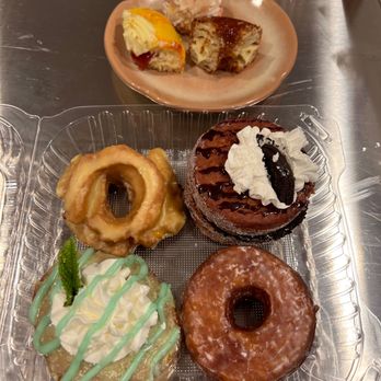Friendly Donuts - Donuts Near Me - Orange, California Friendly Donuts - Donuts Near Me - Orange, California