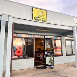 Daylight Donuts - Outside