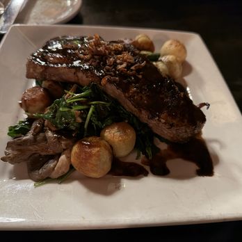 The Walnut Tavern Bar & Grill - Steak - New American Near Me - Berkeley, California