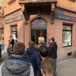 Eismanufaktur Zeitgeist - There's a line and for a good reason
