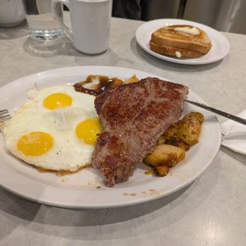 Avenue Open Kitchen - Steak n eggs - Diners Near Me - Toronto, Ontario