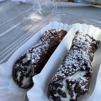 Sì Roma - chocolate shell cannoli - Italian Near Me - Glendale, California Sì Roma - chocolate shell cannoli - Italian Near Me - Glendale, California
